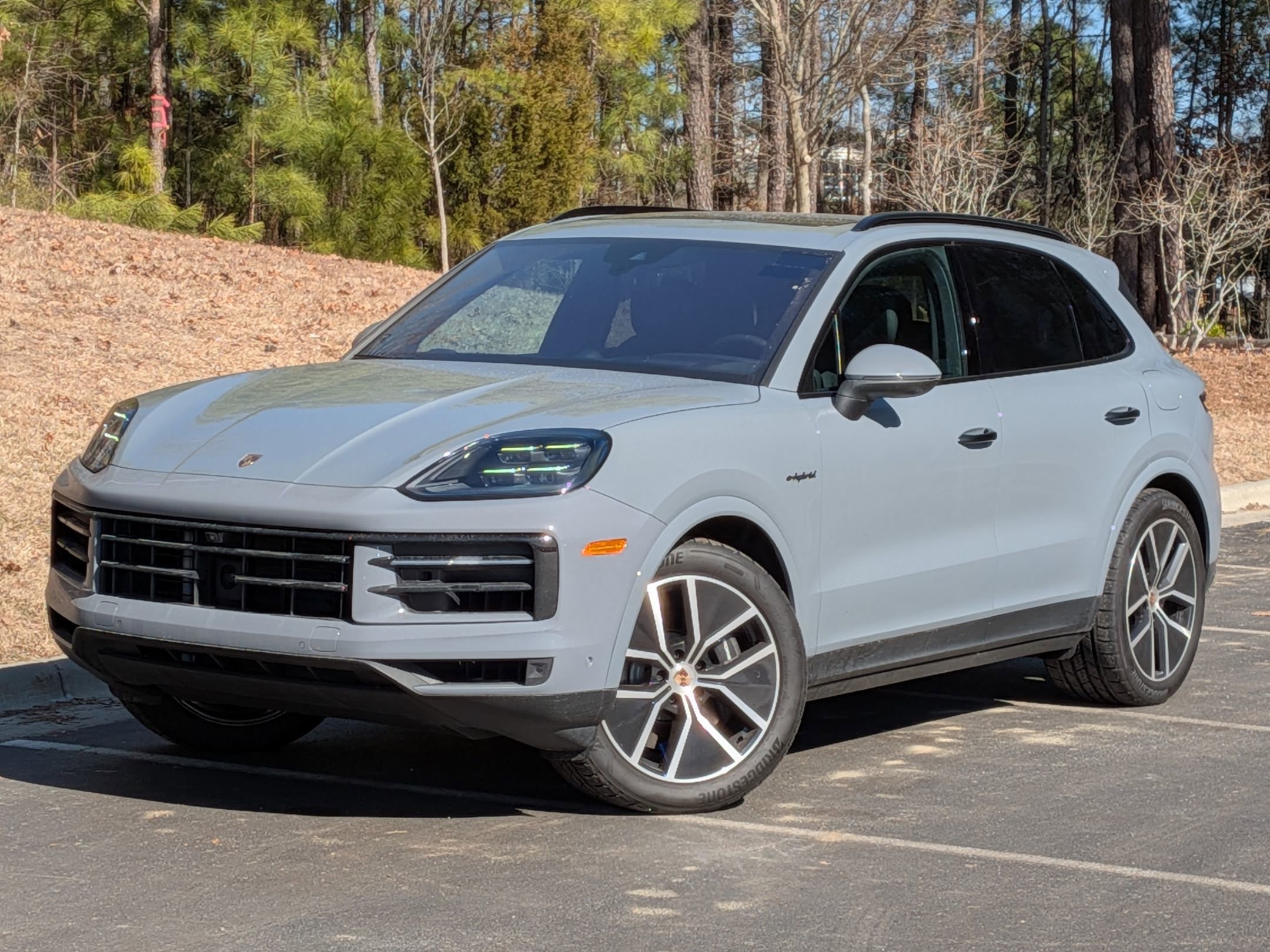 Certified 2025 Porsche Cayenne E-Hybrid image 1