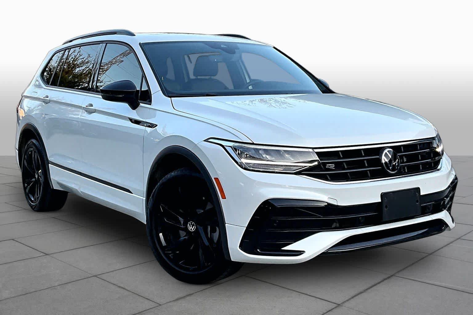 Used 2024 Volkswagen Tiguan SE R-Line AWD/4WD image 3