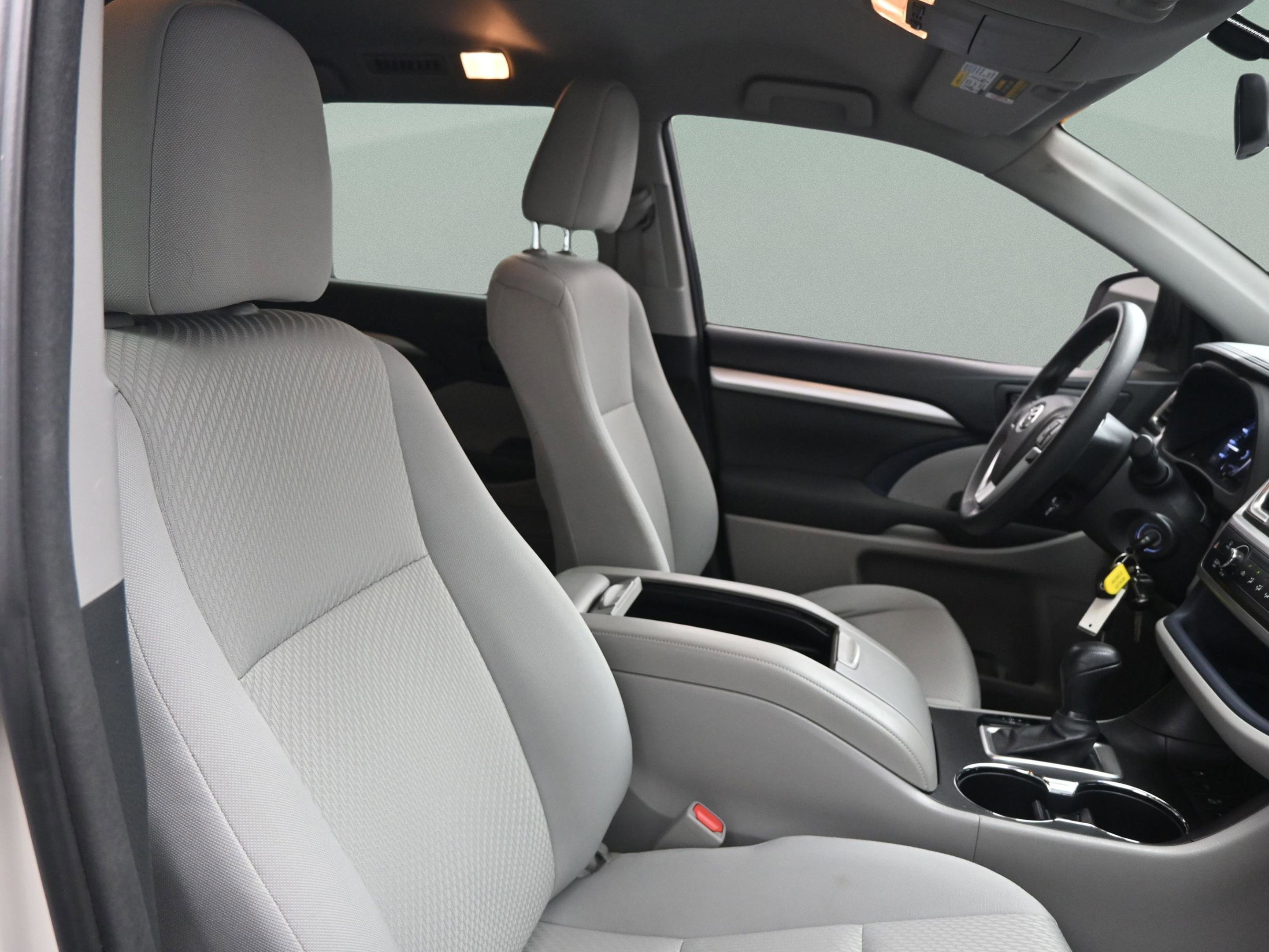 Used 2016 Toyota Highlander LE image 35