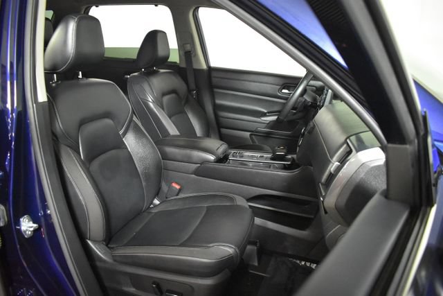 Used 2022 Nissan Pathfinder SL w/ SL Black Package AWD/4WD image 40