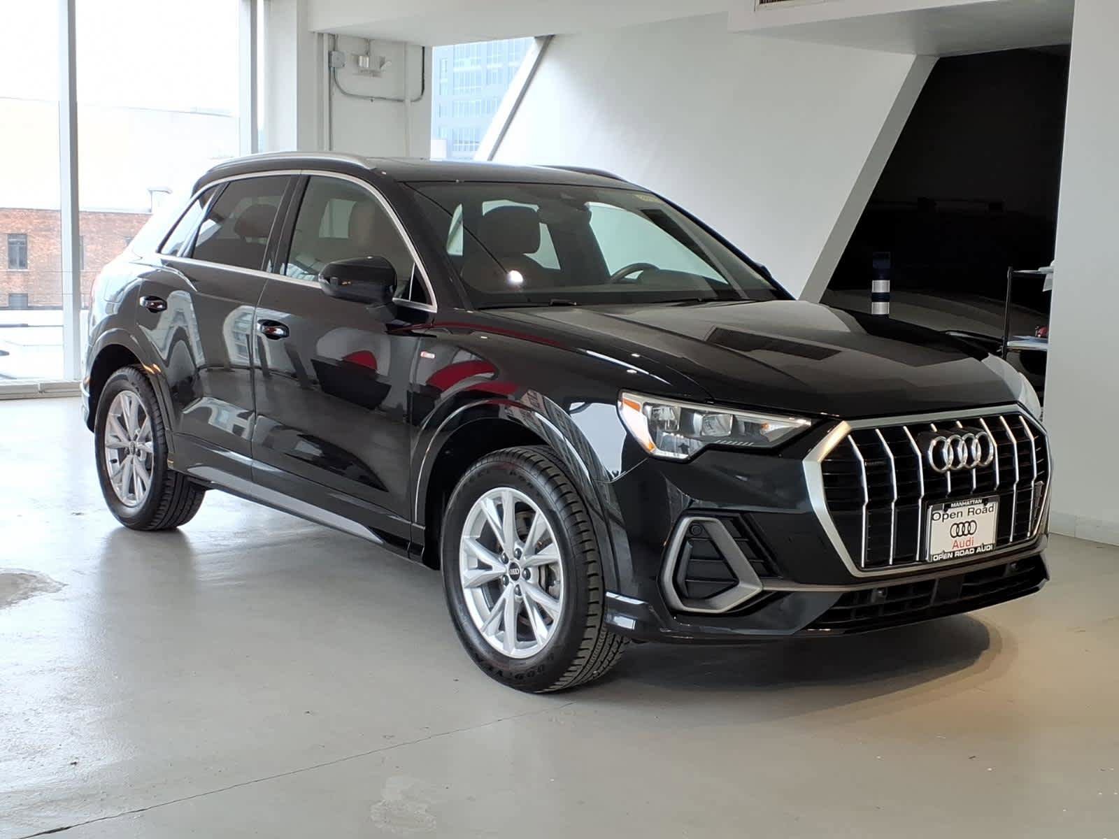 Used 2022 Audi Q3 2.0T Premium w/ Convenience Package AWD/4WD image 3