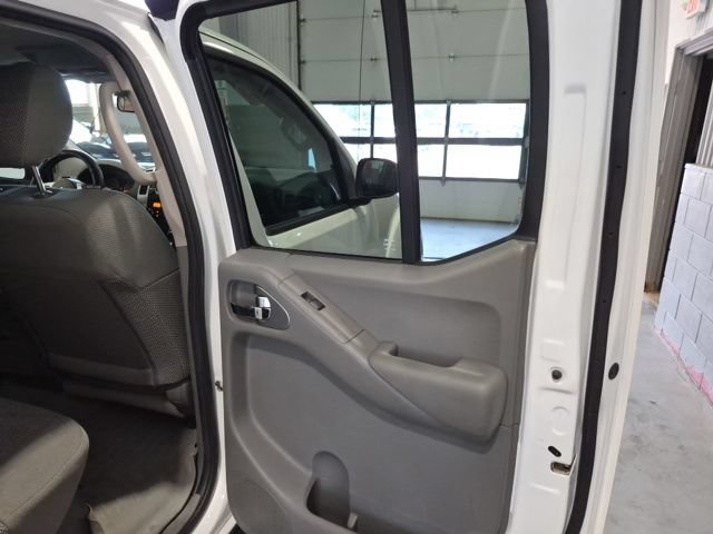 Used 2016 Nissan Frontier SV w/ SV Value Truck Package AWD/4WD image 21