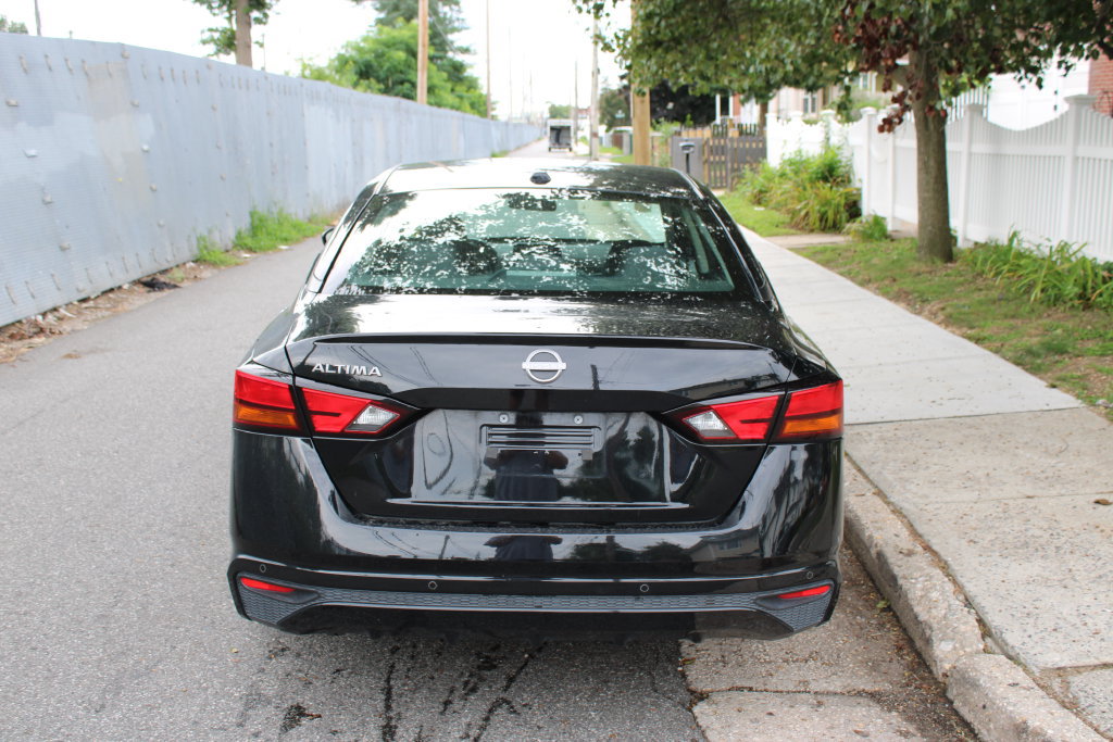 Used 2025 Nissan Altima 2.5 SV FWD image 7