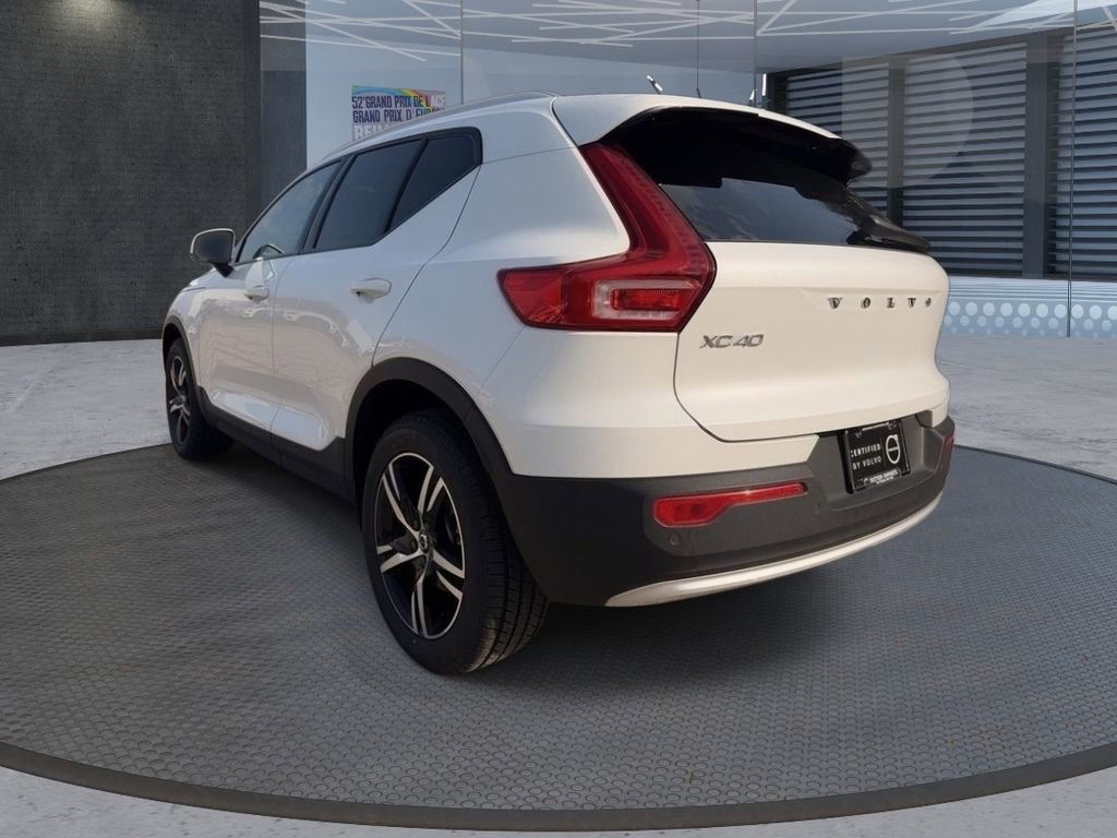 Used 2023 Volvo XC40 B5 Core w/ Convenience Package AWD/4WD image 3