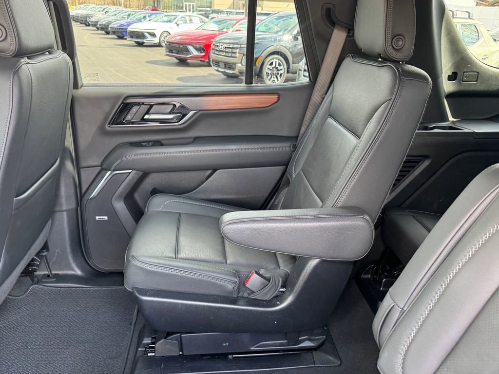 Used 2025 GMC Yukon Denali AWD/4WD image 8