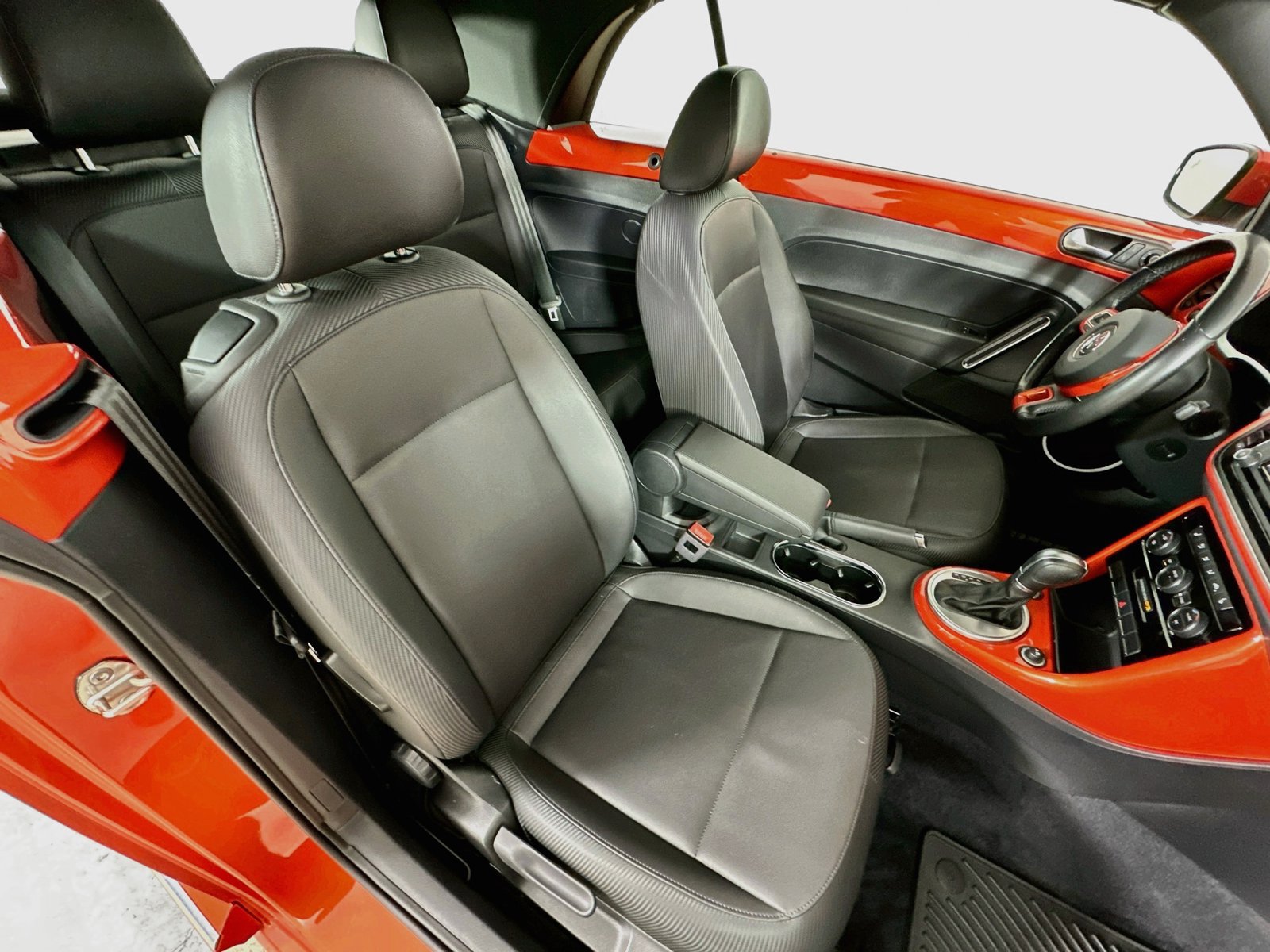 Used 2018 Volkswagen Beetle 2.0T SE FWD image 39