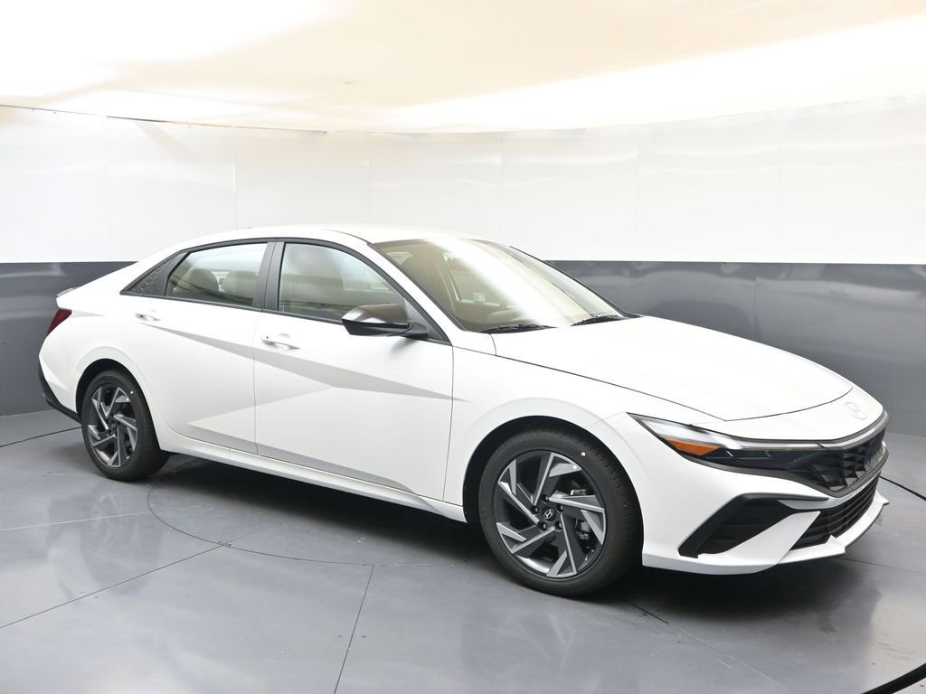 Certified 2025 Hyundai Elantra Sport FWD image 7