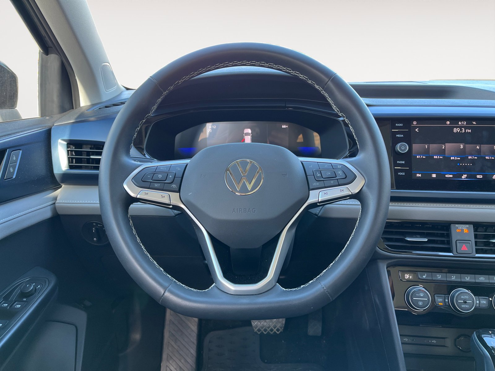 Certified 2024 Volkswagen Taos SE w/ Panoramic Sunroof Package FWD image 12