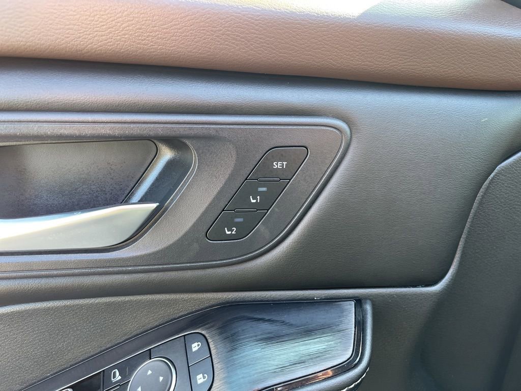 Used 2023 Nissan Rogue SL image 18