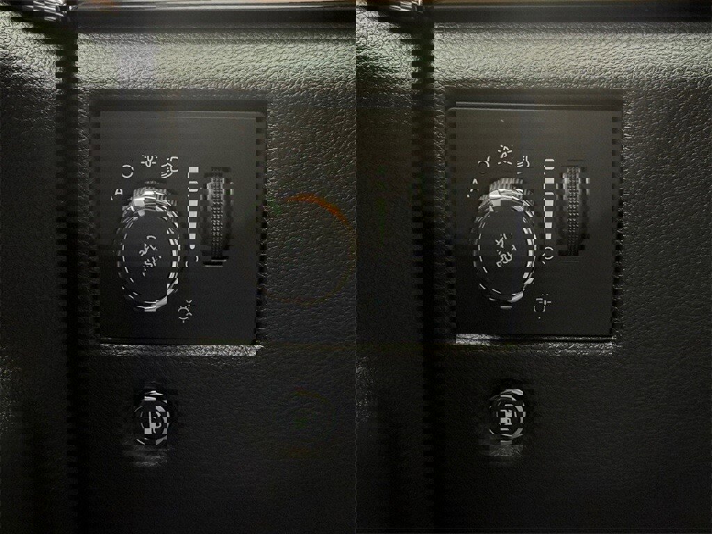 Used 2020 Jeep Grand Cherokee Limited w/ Luxury Group II image 24