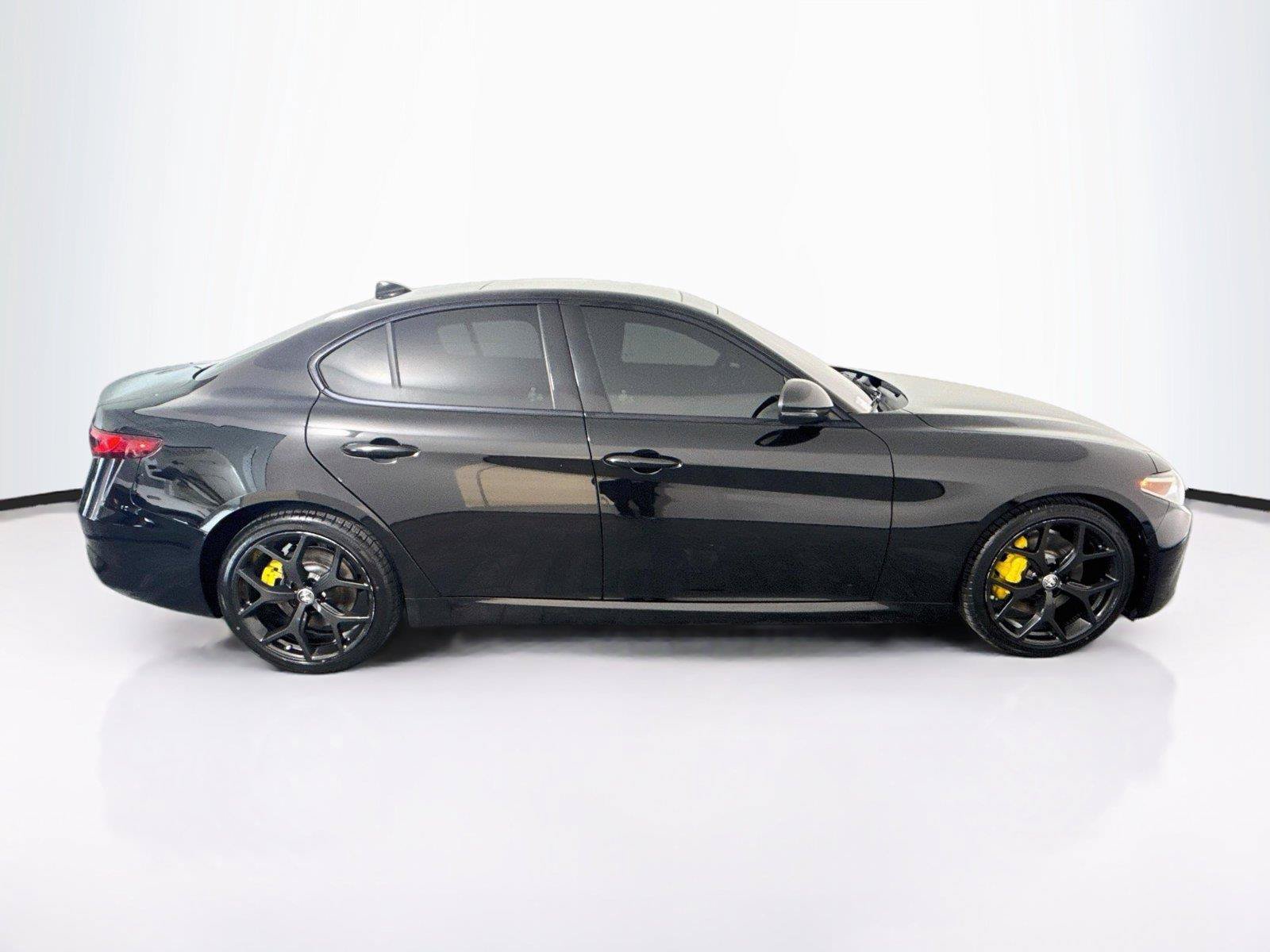 Used 2021 Alfa Romeo Giulia Ti w/ Nero Edizione RWD image 5