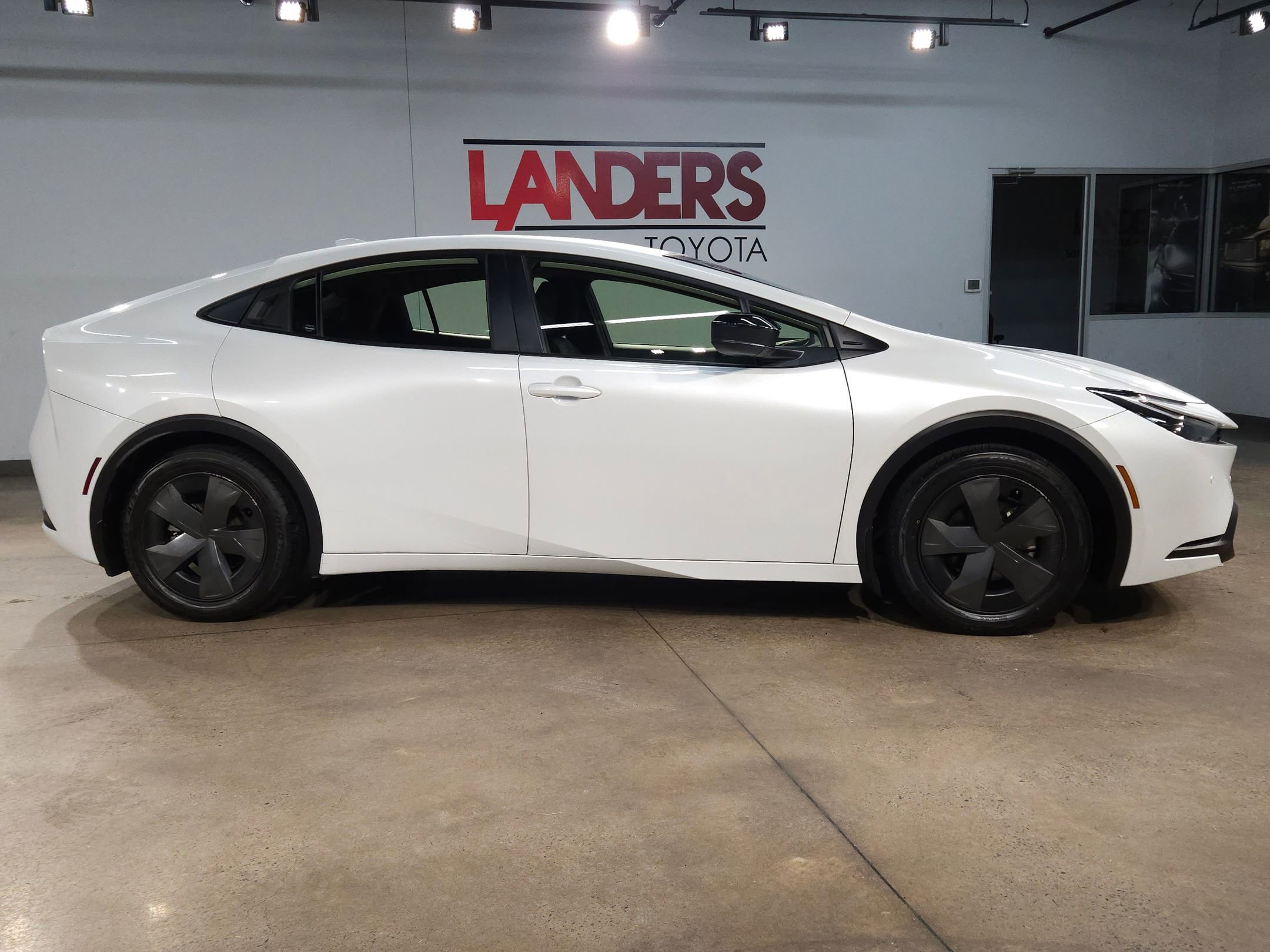 Used 2023 Toyota Prius LE image 8