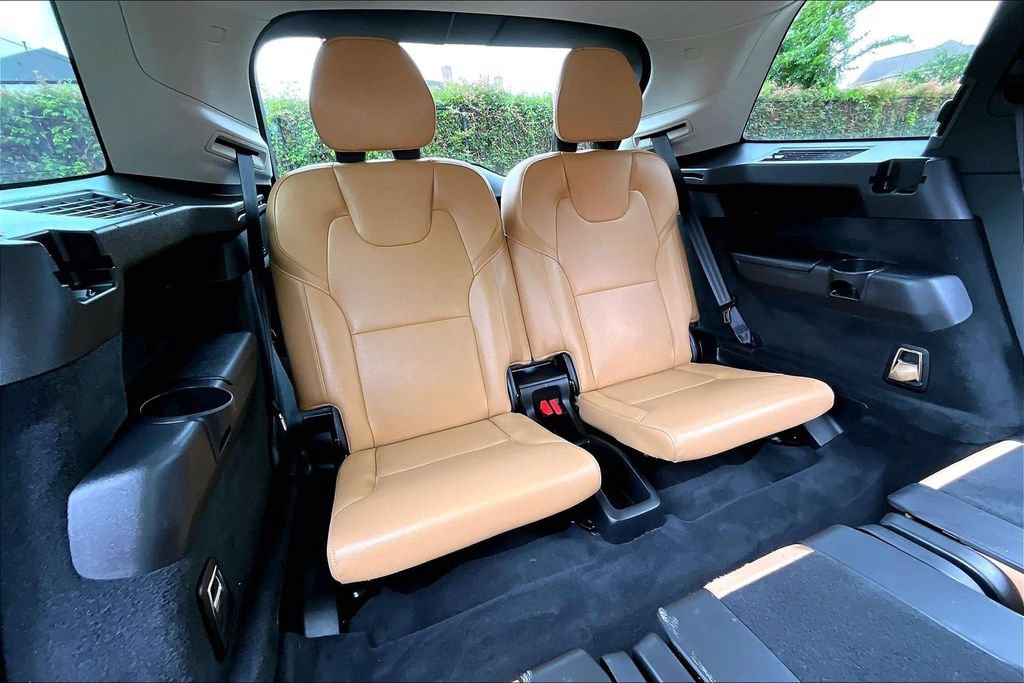 Used 2016 Volvo XC90 T6 Momentum w/ Momentum Plus Package AWD/4WD image 39