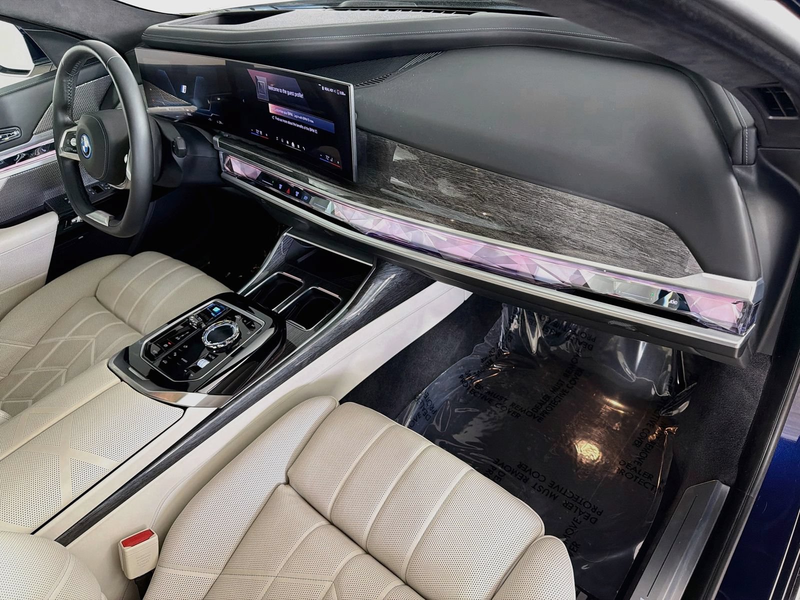 Certified 2024 BMW i7 eDrive50 w/ Executive Package RWD image 31