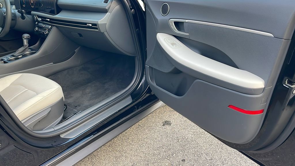 Certified 2025 Hyundai Sonata SE image 32