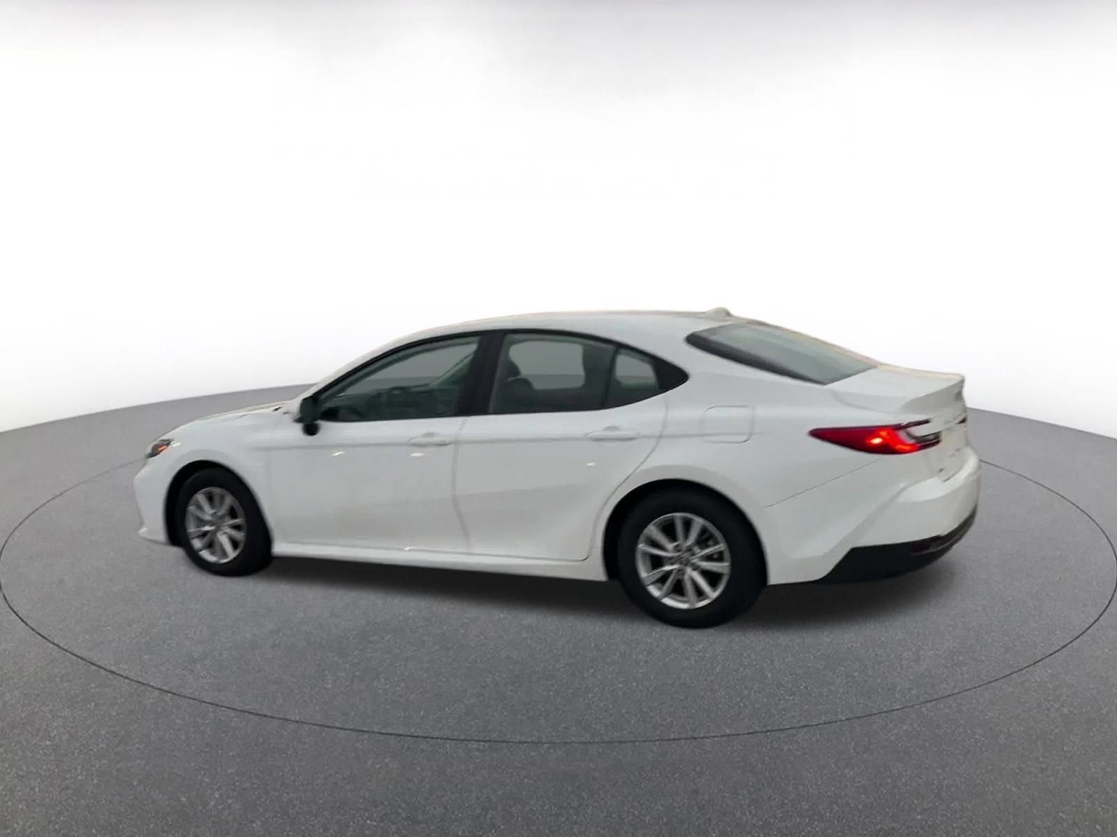 Used 2025 Toyota Camry LE image 11