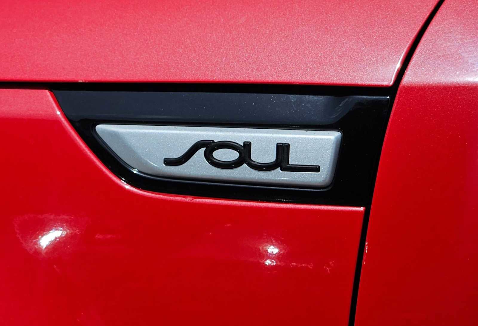 Used 2016 Kia Soul + FWD image 12