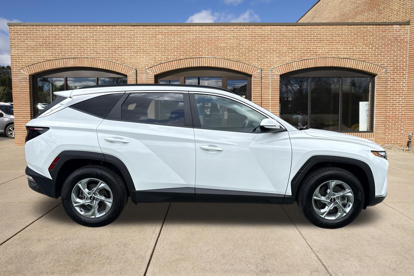 Certified 2023 Hyundai Tucson SEL AWD/4WD image 2