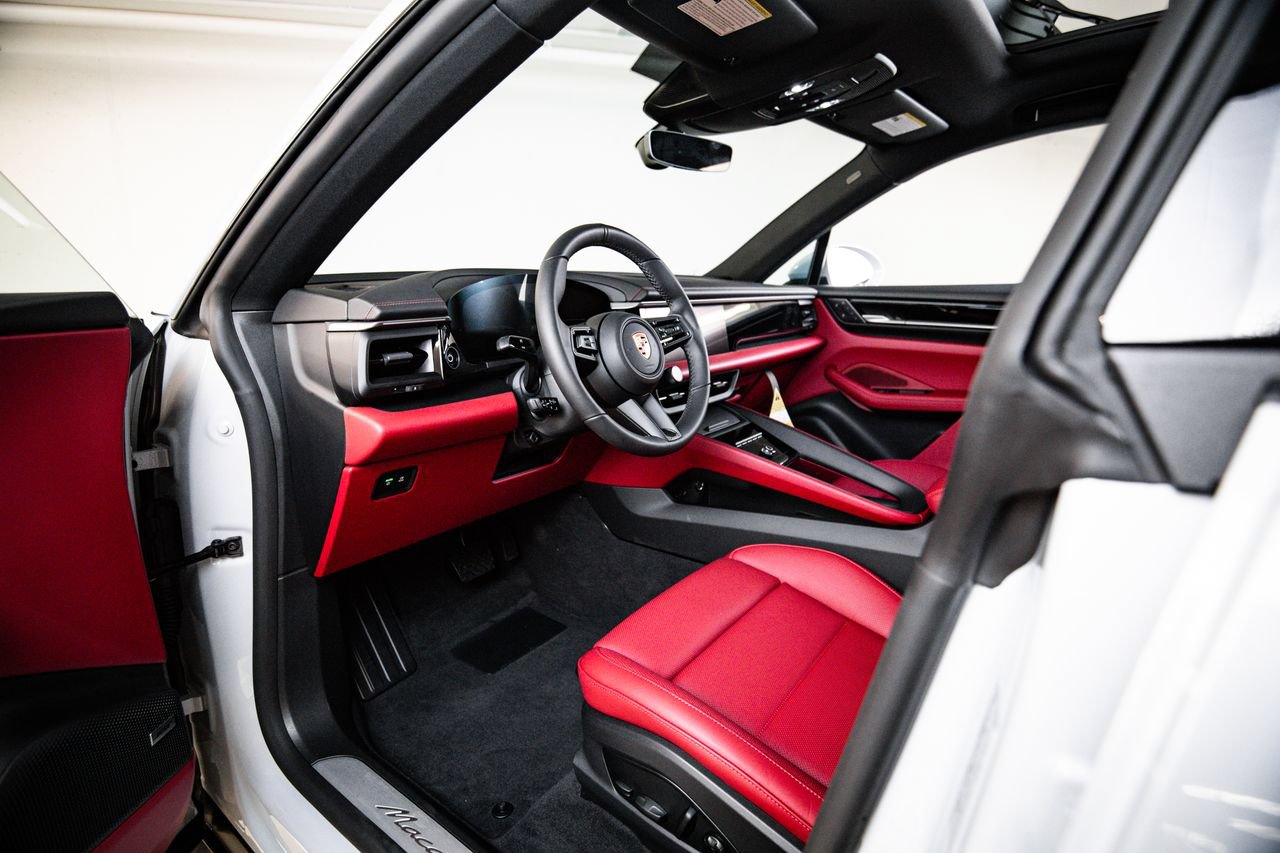New 2026 Porsche Macan Electric RWD image 4