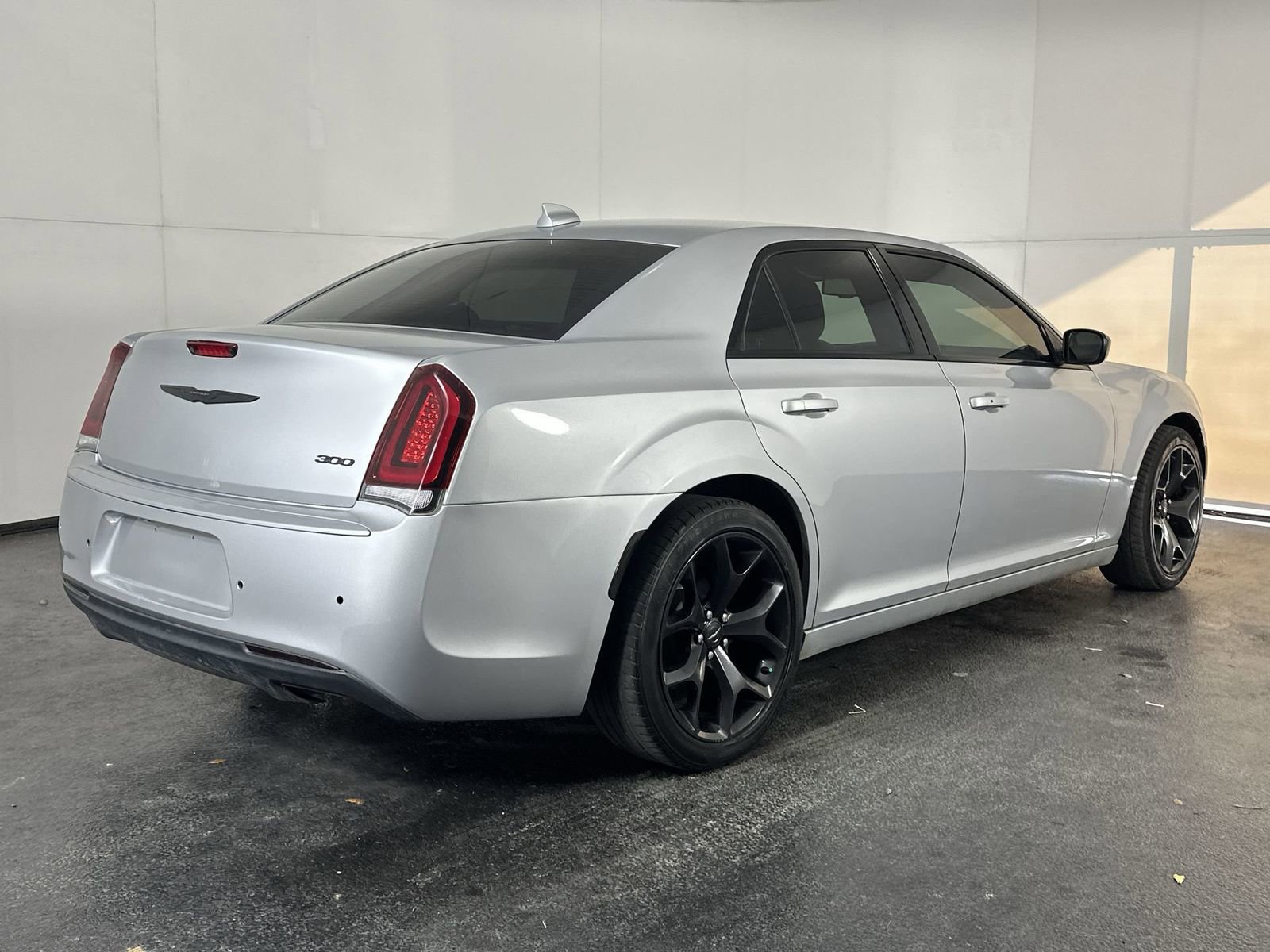 Used 2020 Chrysler 300 Touring w/ Sport Appearance Package image 11