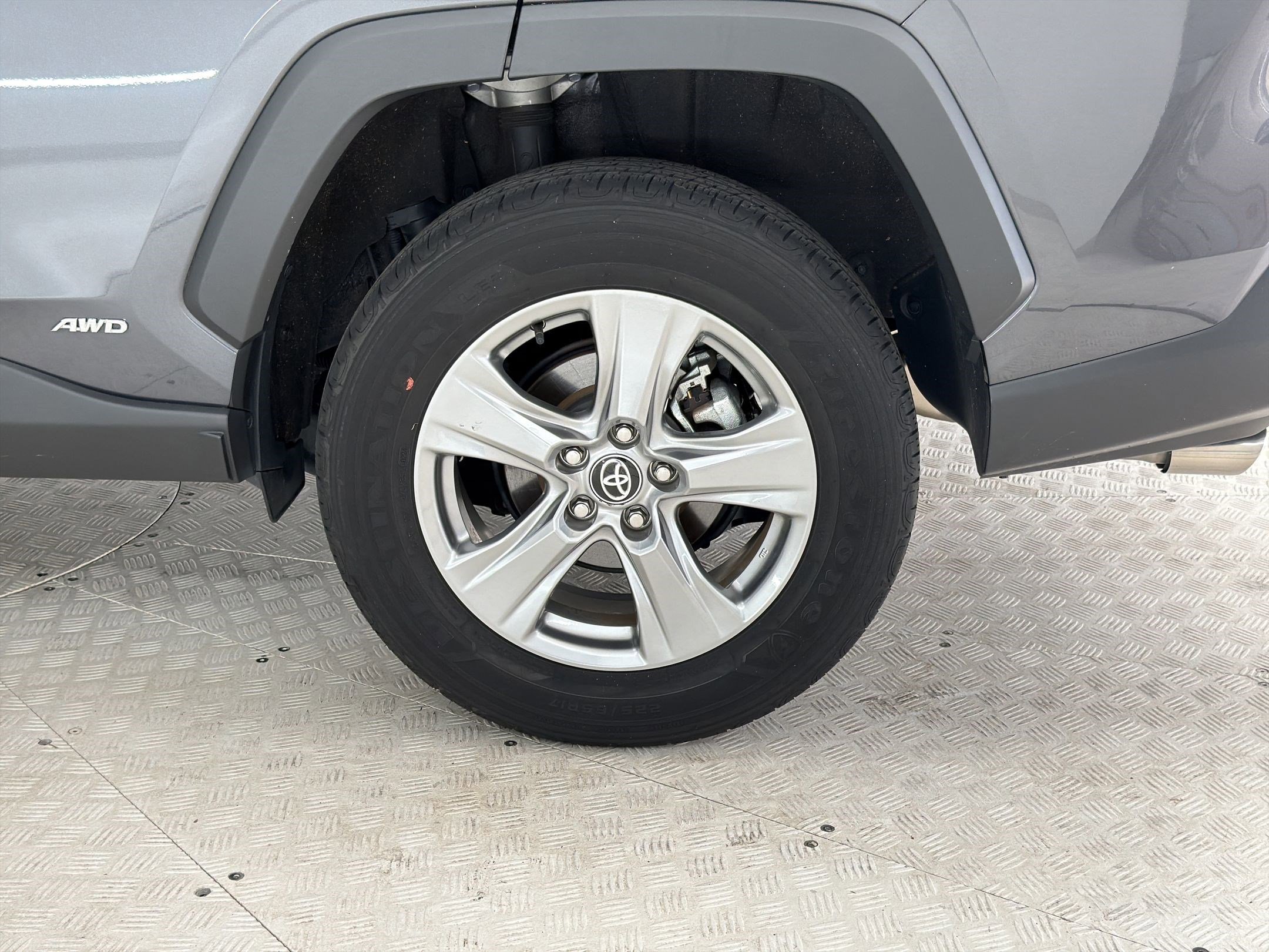 Used 2024 Toyota RAV4 XLE AWD/4WD image 12