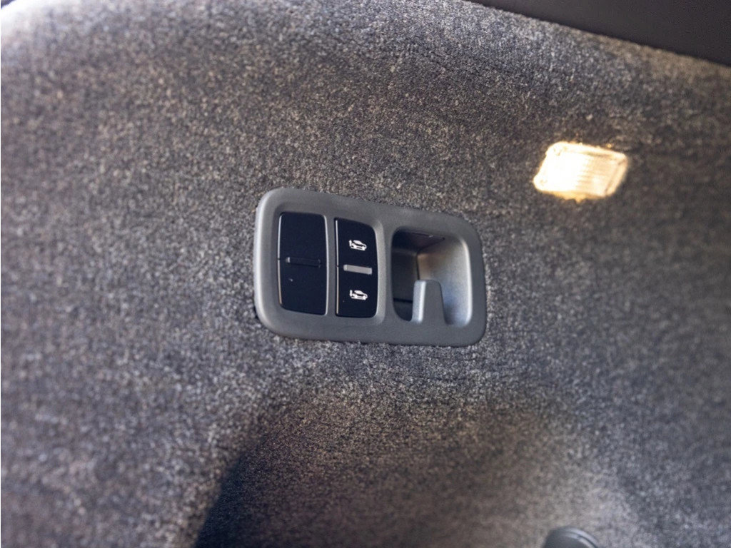 Certified 2024 Bentley Bentayga Extended Wheelbase image 59