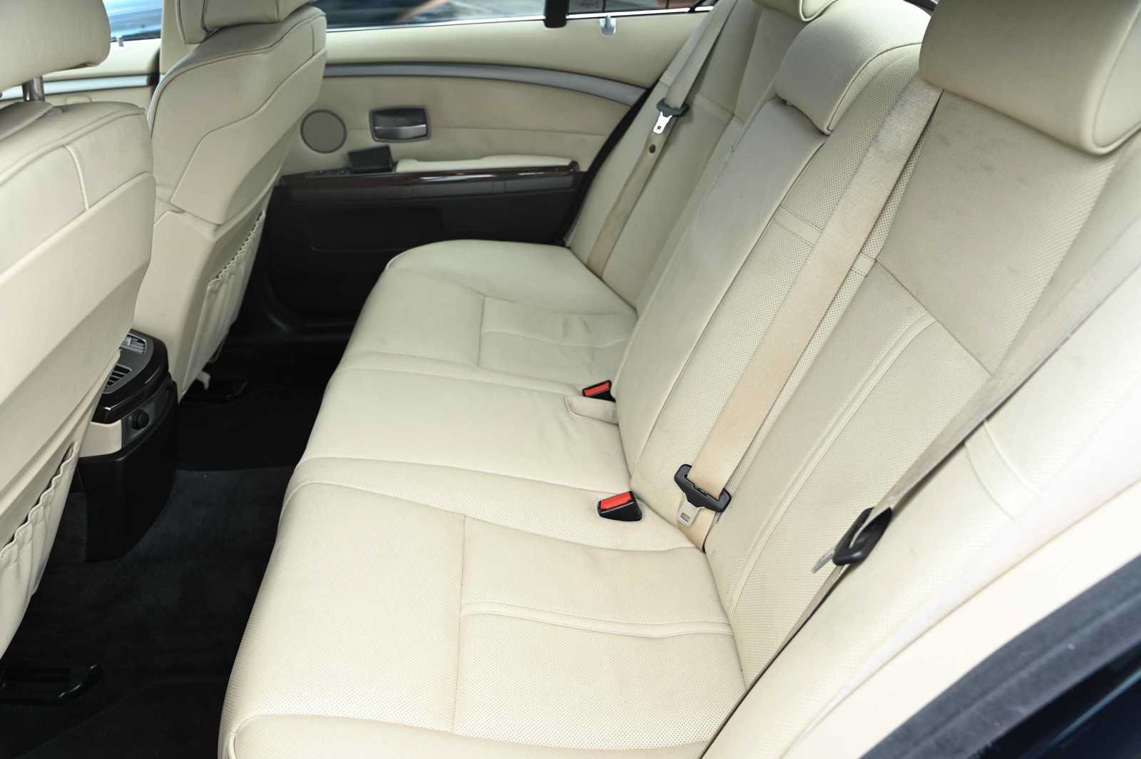 Used 2007 BMW 750i RWD image 18