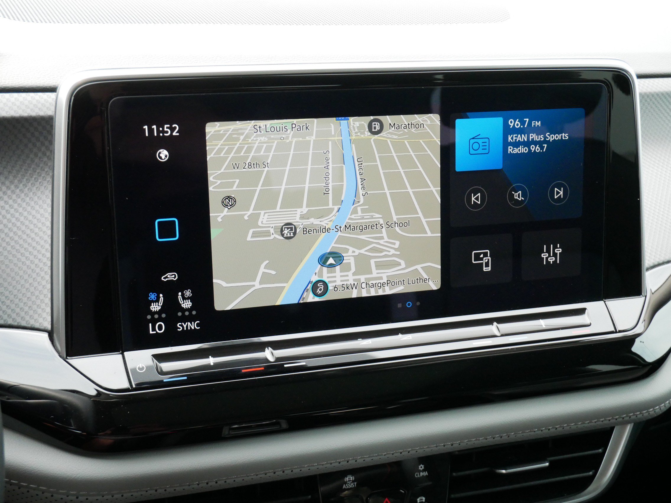 Certified 2024 Volkswagen Atlas Peak Edition SEL AWD/4WD image 22