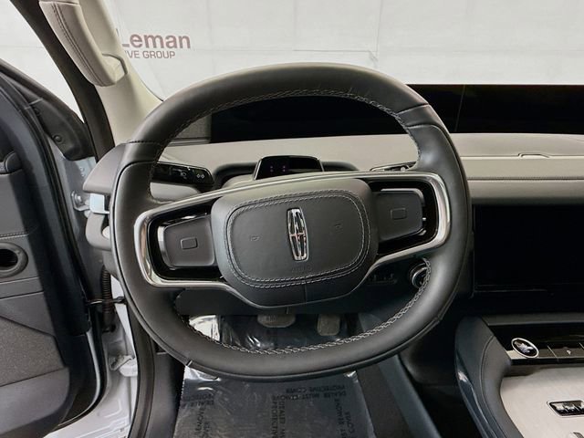 Used 2025 Lincoln Navigator Reserve image 11
