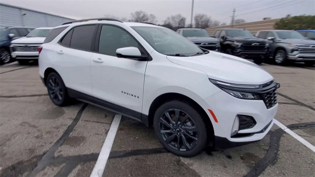 Certified 2024 Chevrolet Equinox RS w/ RS Leather Package image 2