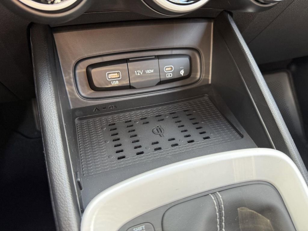 New 2025 Hyundai Venue Limited image 23