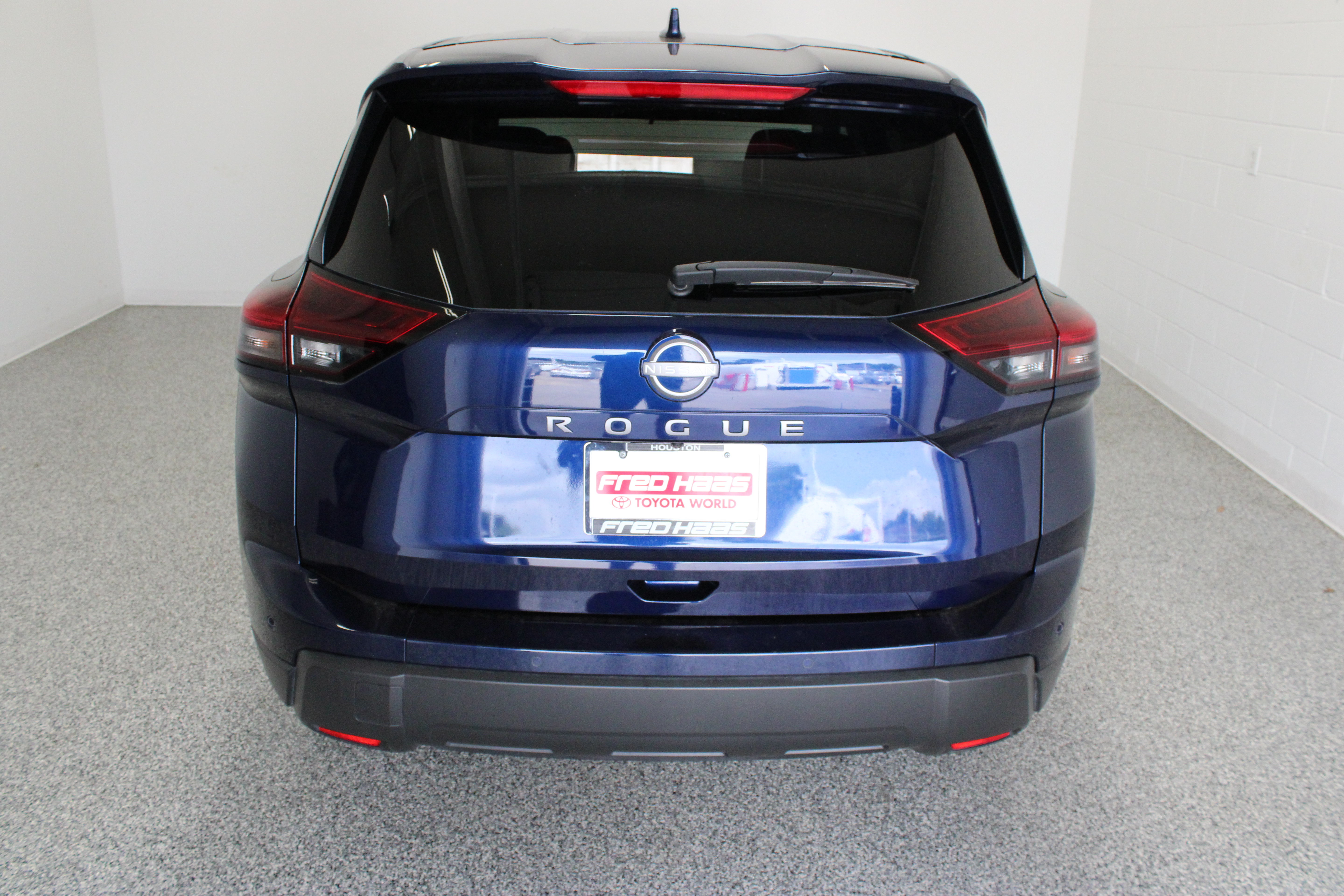 Used 2025 Nissan Rogue SV FWD image 8