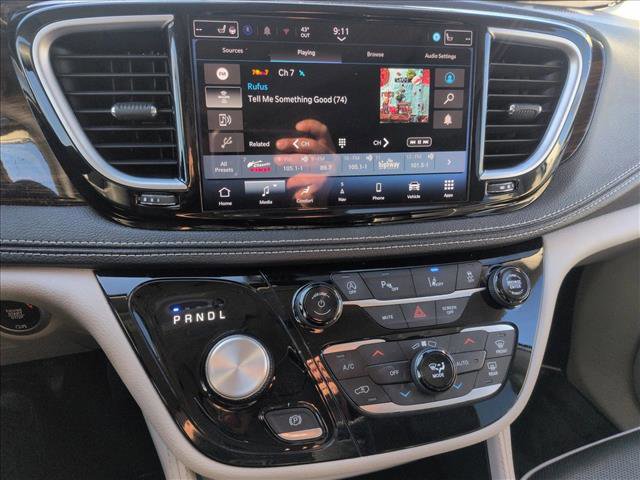 Used 2024 Chrysler Pacifica Limited image 15