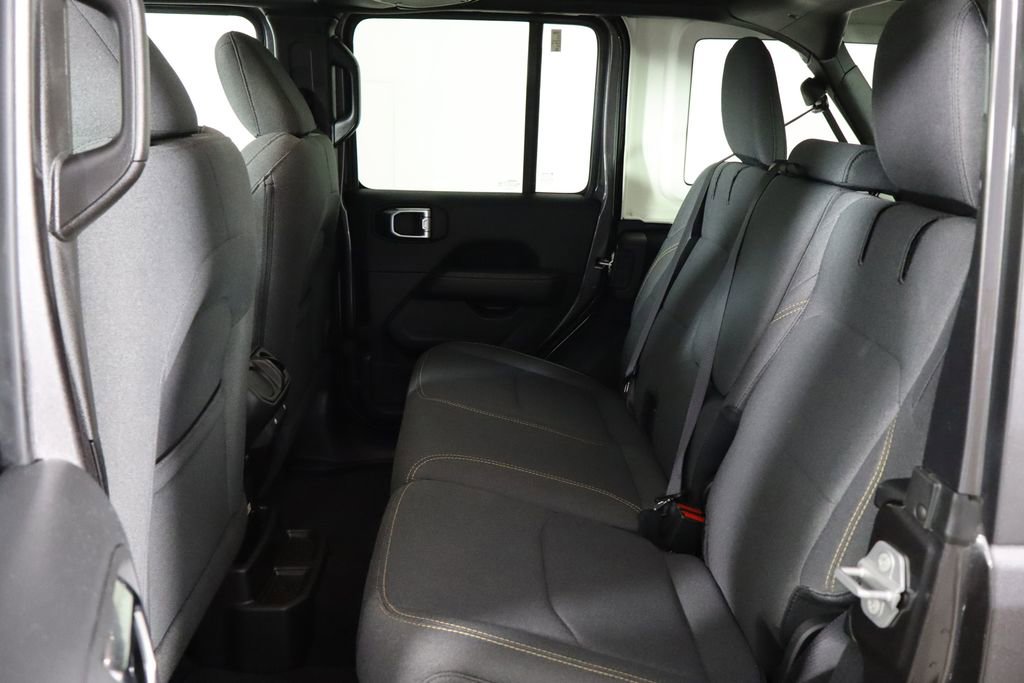 Used 2025 Jeep Wrangler Unlimited Sahara image 17