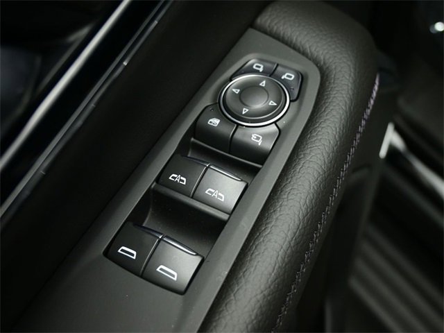 Used 2025 GMC Yukon XL Denali w/ Sun & Power Step Package image 19