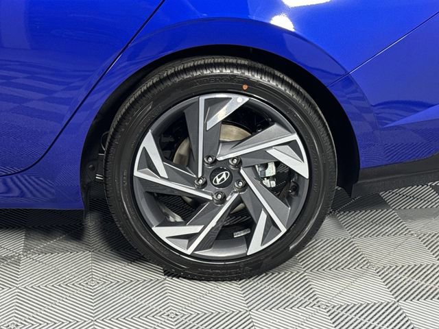 Used 2025 Hyundai Elantra Limited FWD image 17