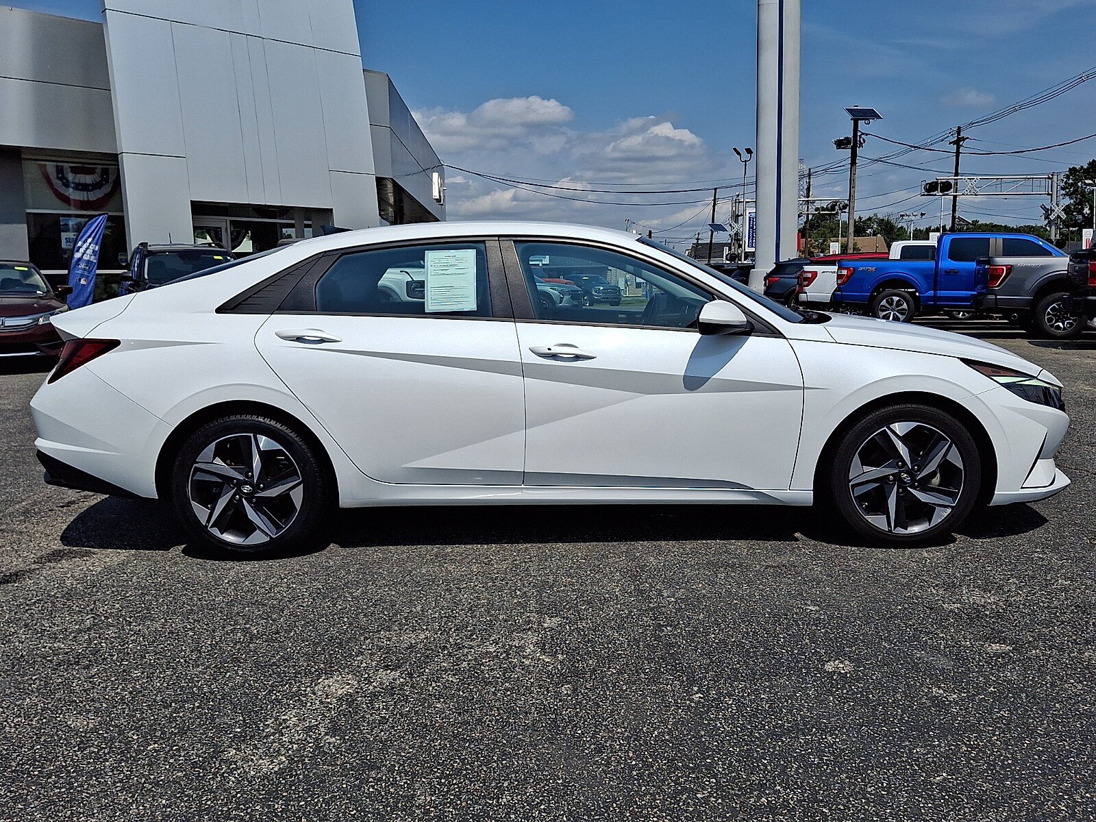 Used 2023 Hyundai Elantra SEL w/ Convenience Package FWD image 7