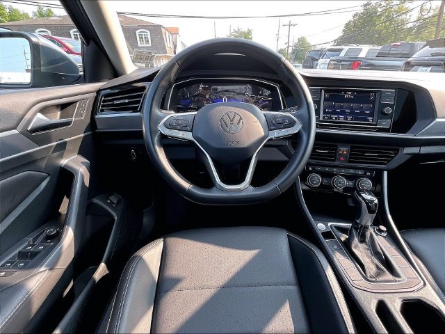 Certified 2022 Volkswagen Jetta SE FWD image 11