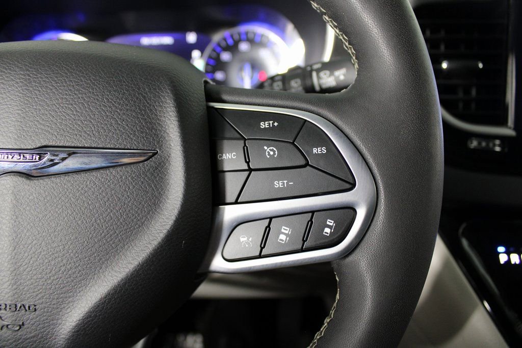 Used 2024 Chrysler Pacifica Touring-L image 24