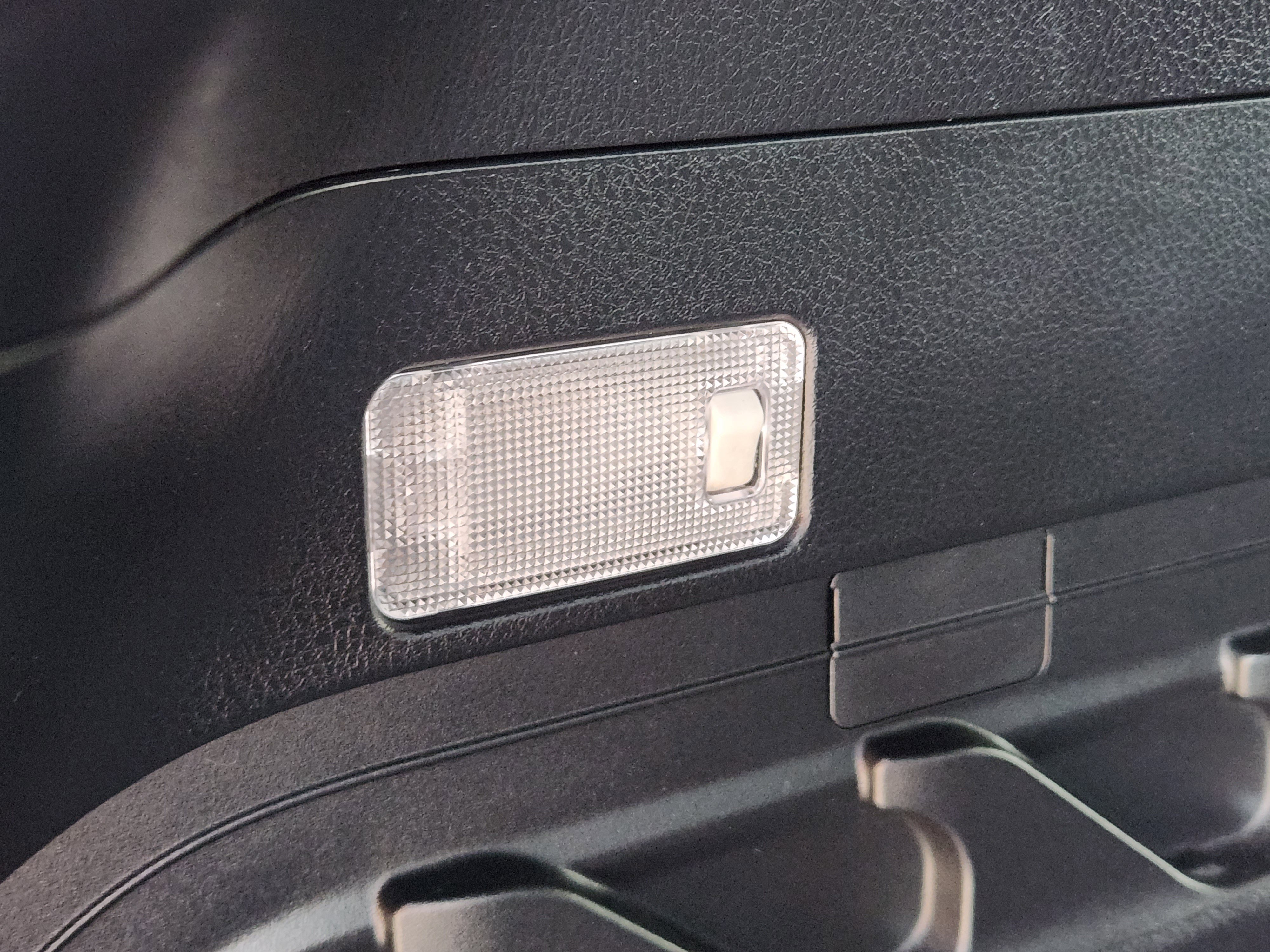 Used 2018 Toyota RAV4 SE image 42