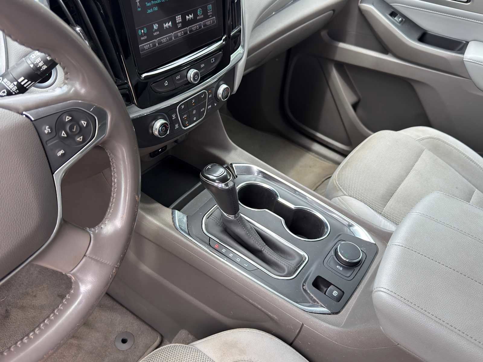 Used 2019 Chevrolet Traverse LT FWD image 11