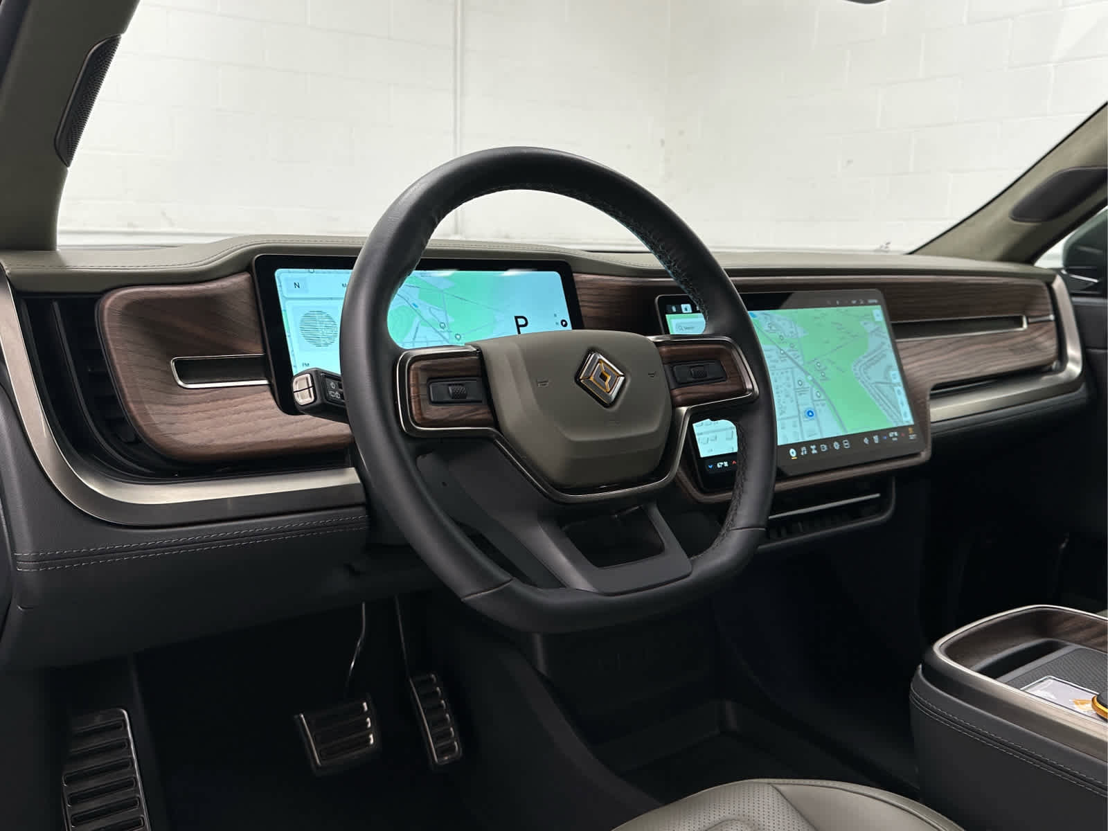 Used 2024 Rivian R1S Adventure image 10