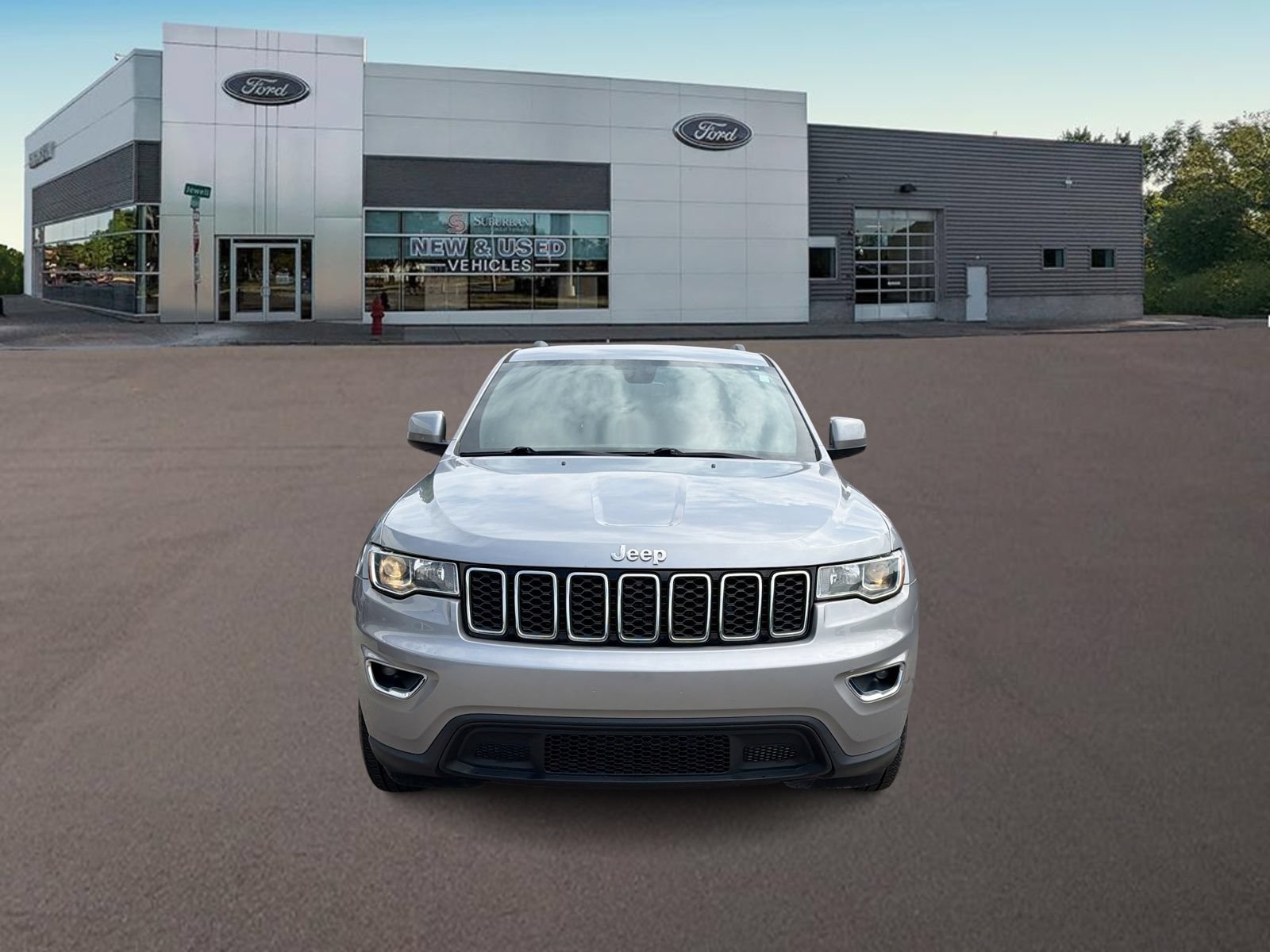 Used 2019 Jeep Grand Cherokee Laredo w/ Security & Convenience Group AWD/4WD image 3