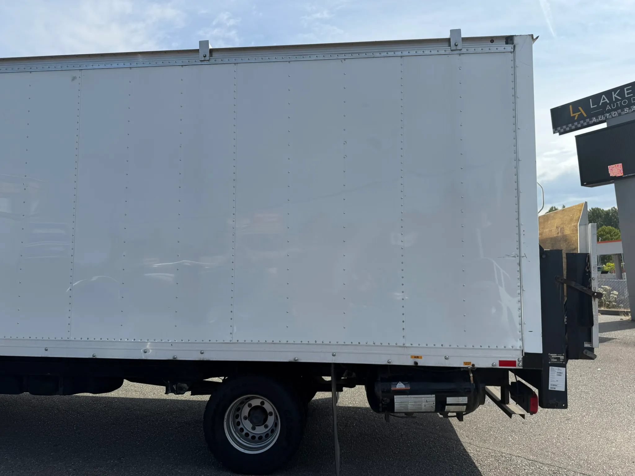 Used 2019 Freightliner Sprinter 3500 w/ Premium Package RWD image 9