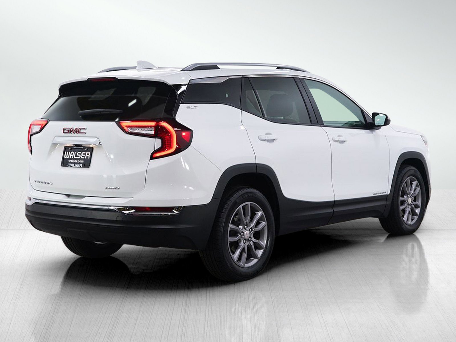 Used 2024 GMC Terrain SLT image 5