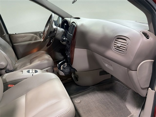 Used 2003 Chrysler Town & Country Limited image 13