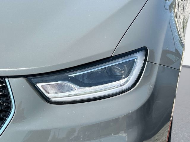 Used 2022 Chrysler Pacifica Touring-L image 6