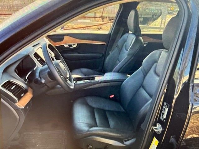 Used 2023 Volvo XC90 B6 Plus w/ Protection Package Premier image 4