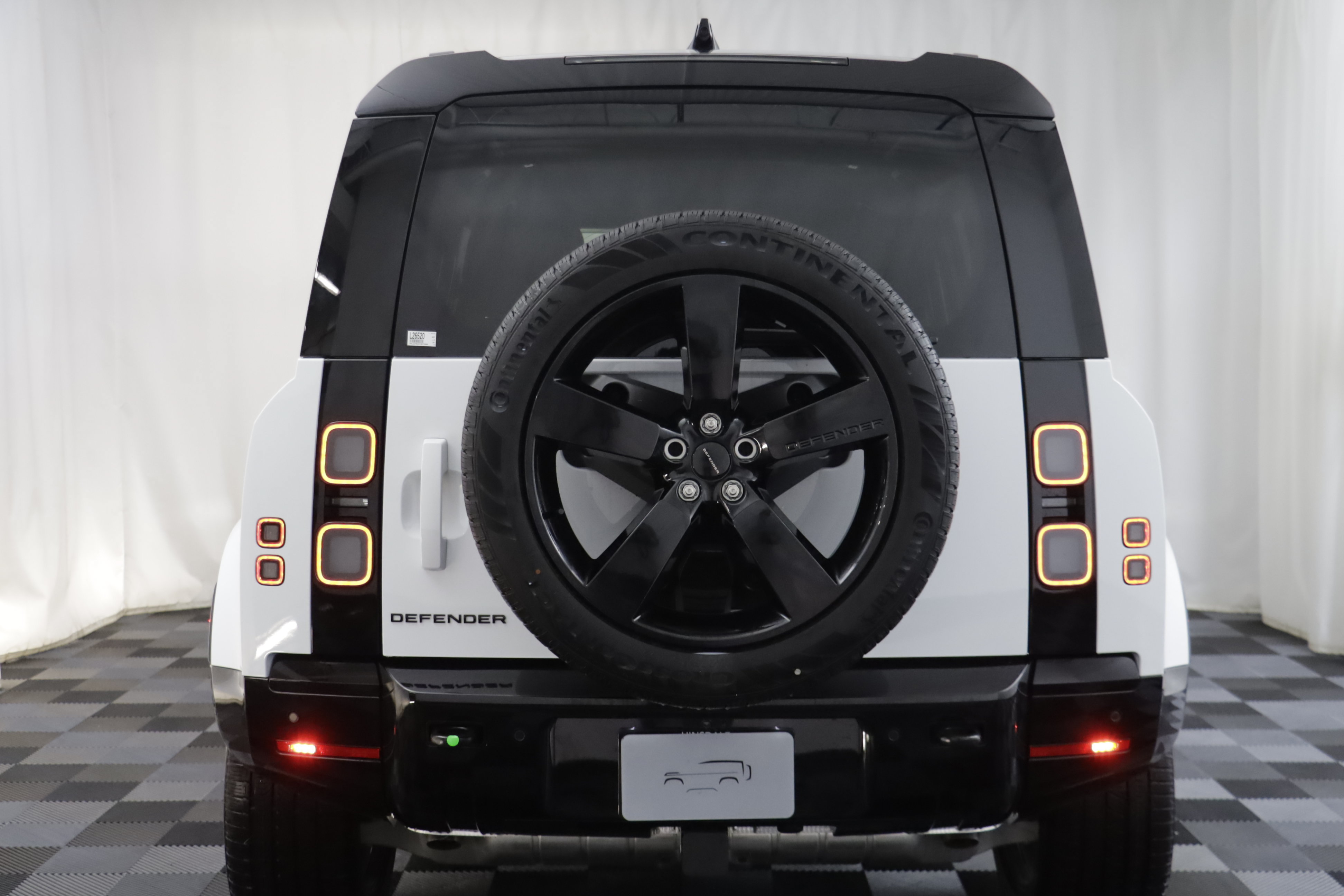 New 2026 Land Rover Defender 110 X-Dynamic SE AWD/4WD image 17