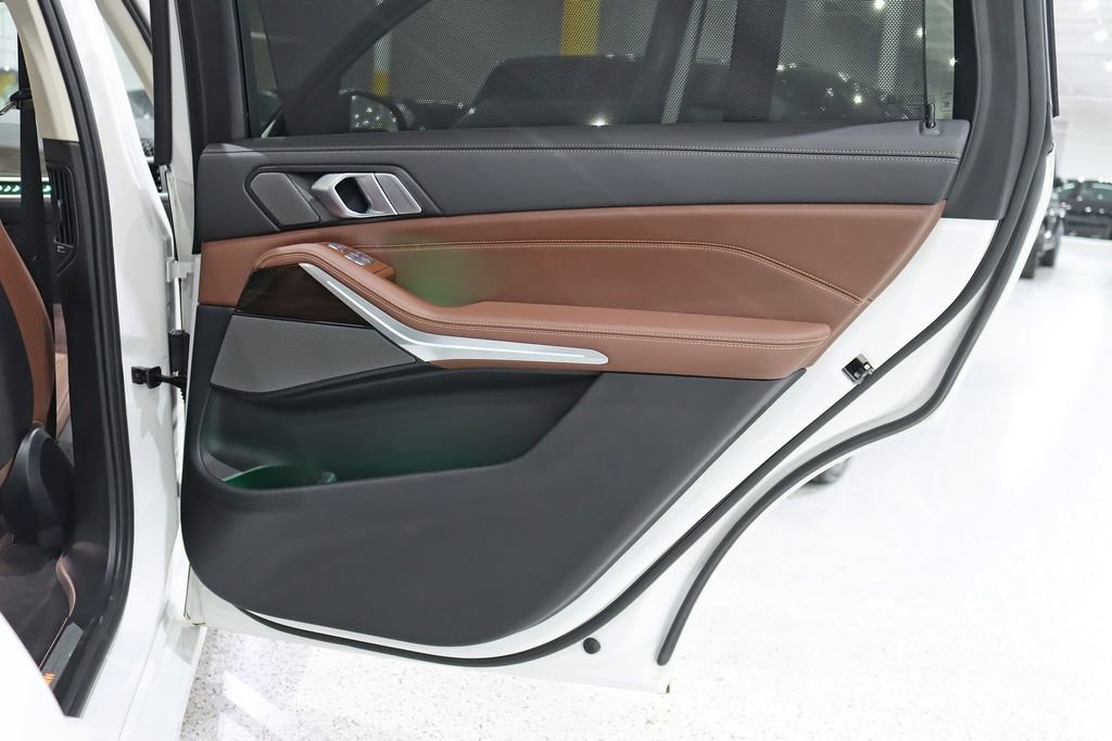 Used 2024 BMW X7 xDrive40i image 42